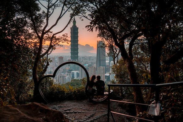Où séjourner pour des vacances en Provence avec des cours de cuisine et des visites de marchés locaux?