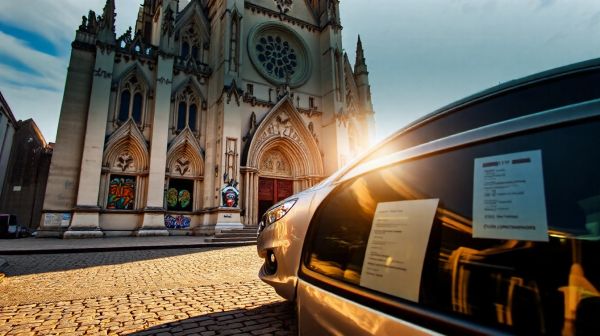 Conduisez à Metz : astuces pour louer une voiture à petit prix